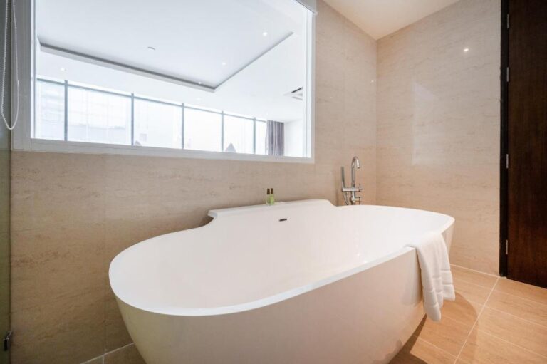 Bathtub